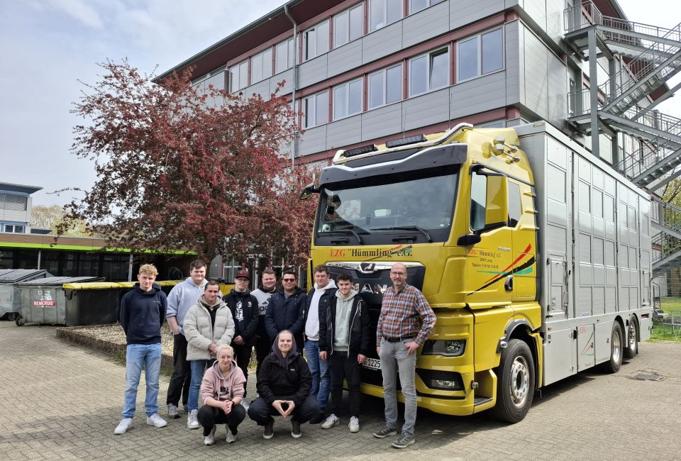 Image - Unterricht am LKW
