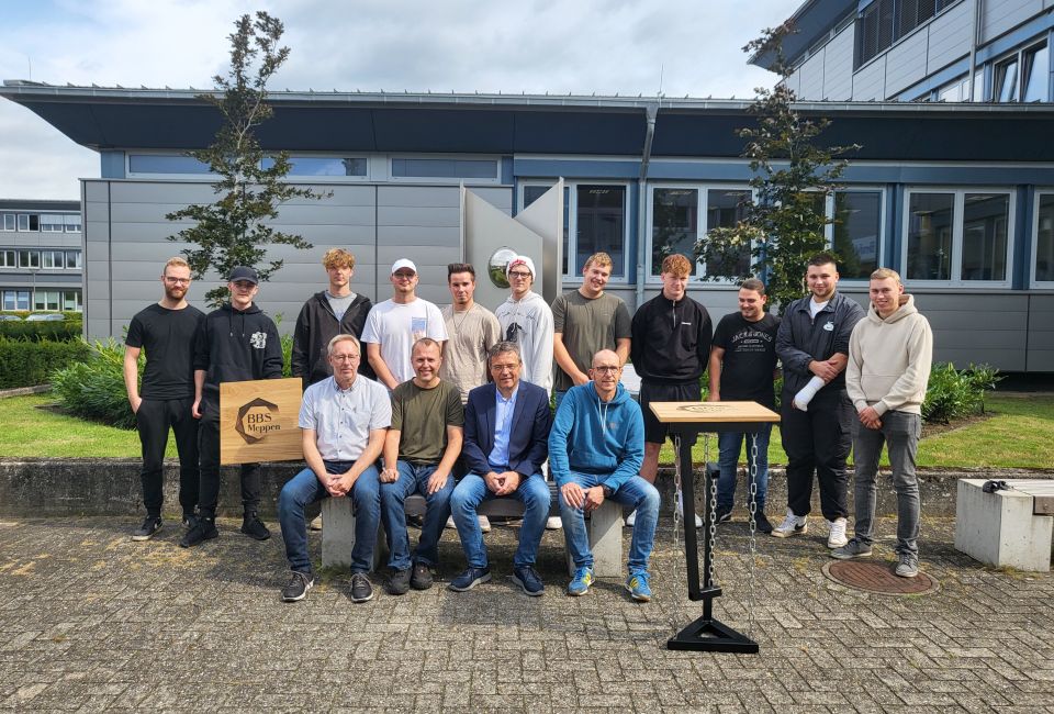 Image - Angehende Metallbauer fertigen neue Schwingtische