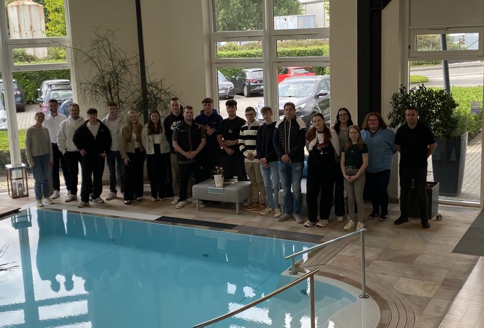 Image - Betriebsbesichtigung bei RivieraPool - Einblick in die Praxis